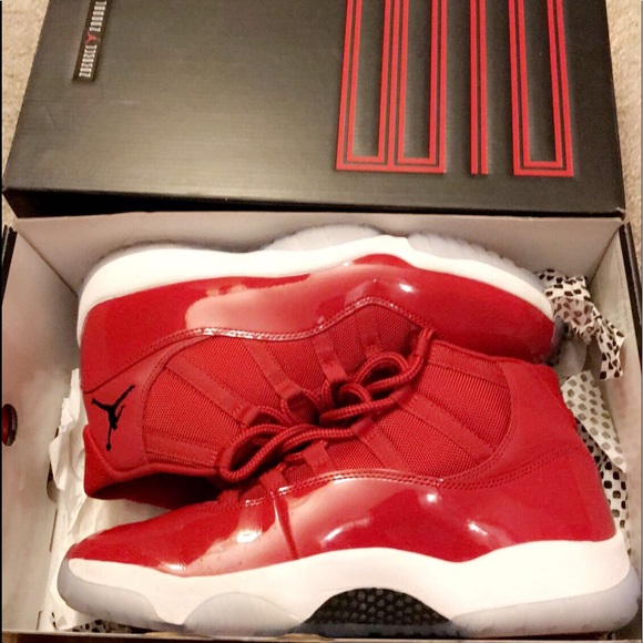AIR JORDANS 11 GYM RED - Picture 2 of 3